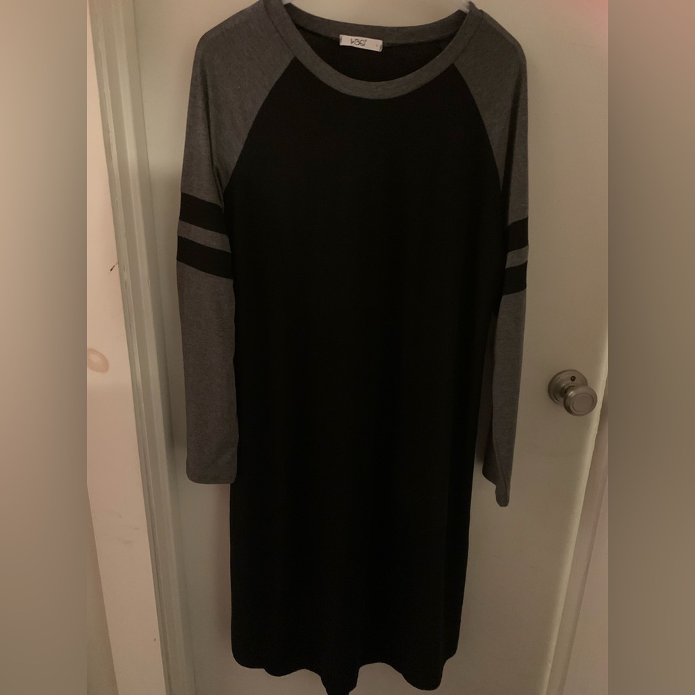 NWOT WMS LONG HOUSE NIGHTGOWN Casual Black and Gray size Lg
